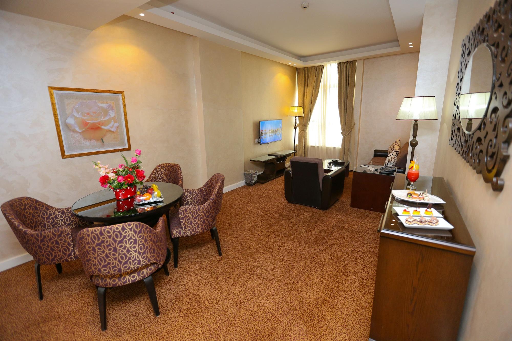 Hotel Tolip El Narges El El Cairo Exterior foto A suite at the hotel