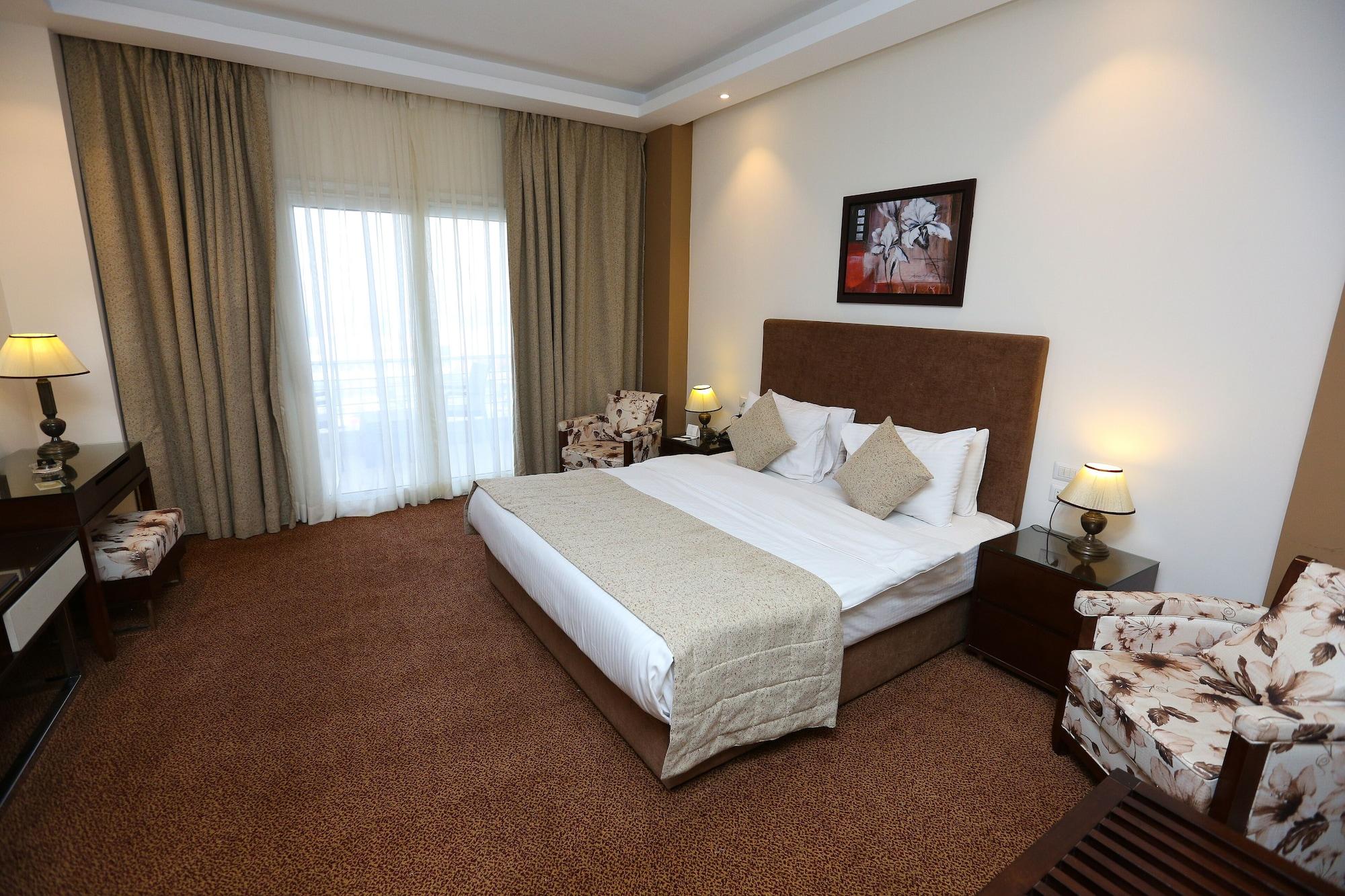Hotel Tolip El Narges El El Cairo Exterior foto A bedroom at the hotel