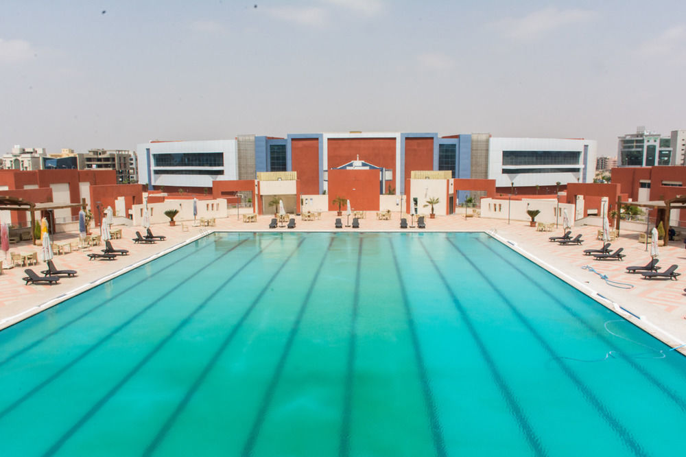 Hotel Tolip El Narges El El Cairo Exterior foto Swimming pool at the club