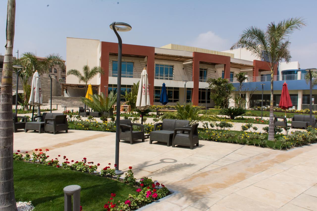 Hotel Tolip El Narges El El Cairo Exterior foto The American University in Cairo