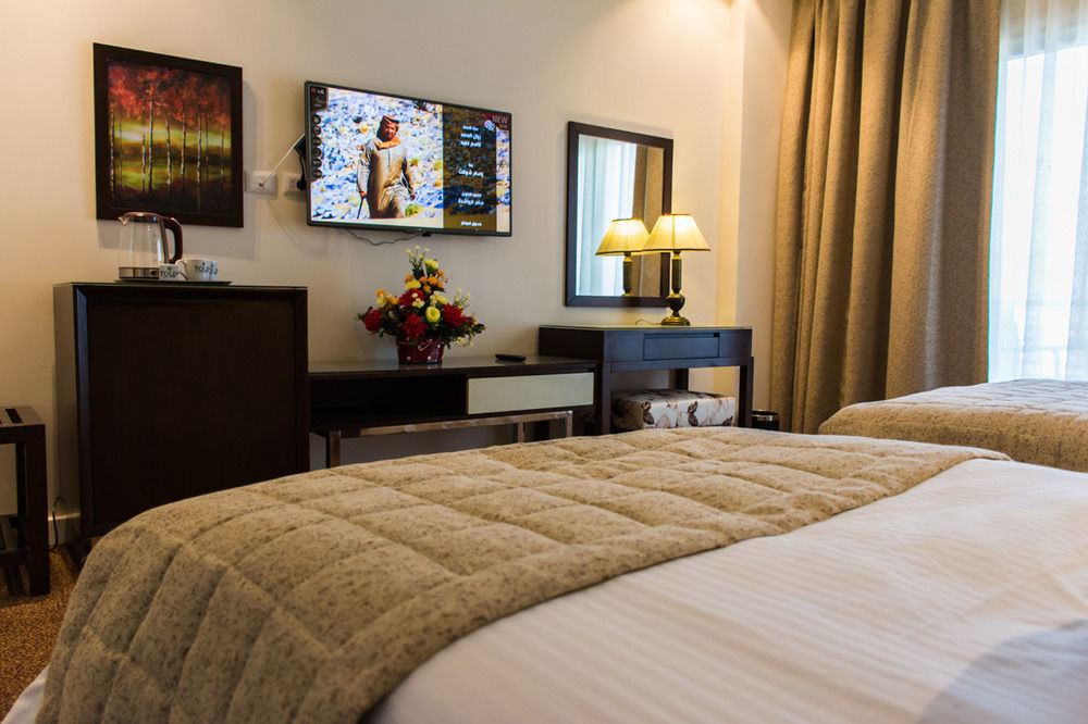 Hotel Tolip El Narges El El Cairo Exterior foto A room at the hotel