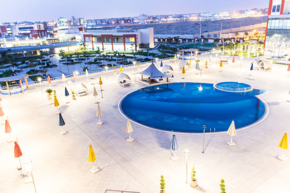 Hotel Tolip El Narges El El Cairo Exterior foto The Village Outlet Mall