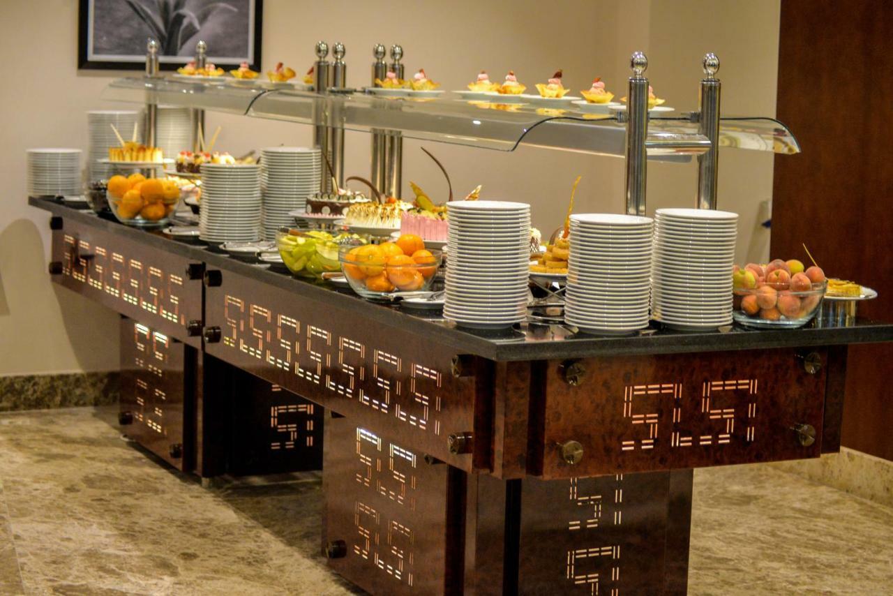 Hotel Tolip El Narges El El Cairo Exterior foto A buffet